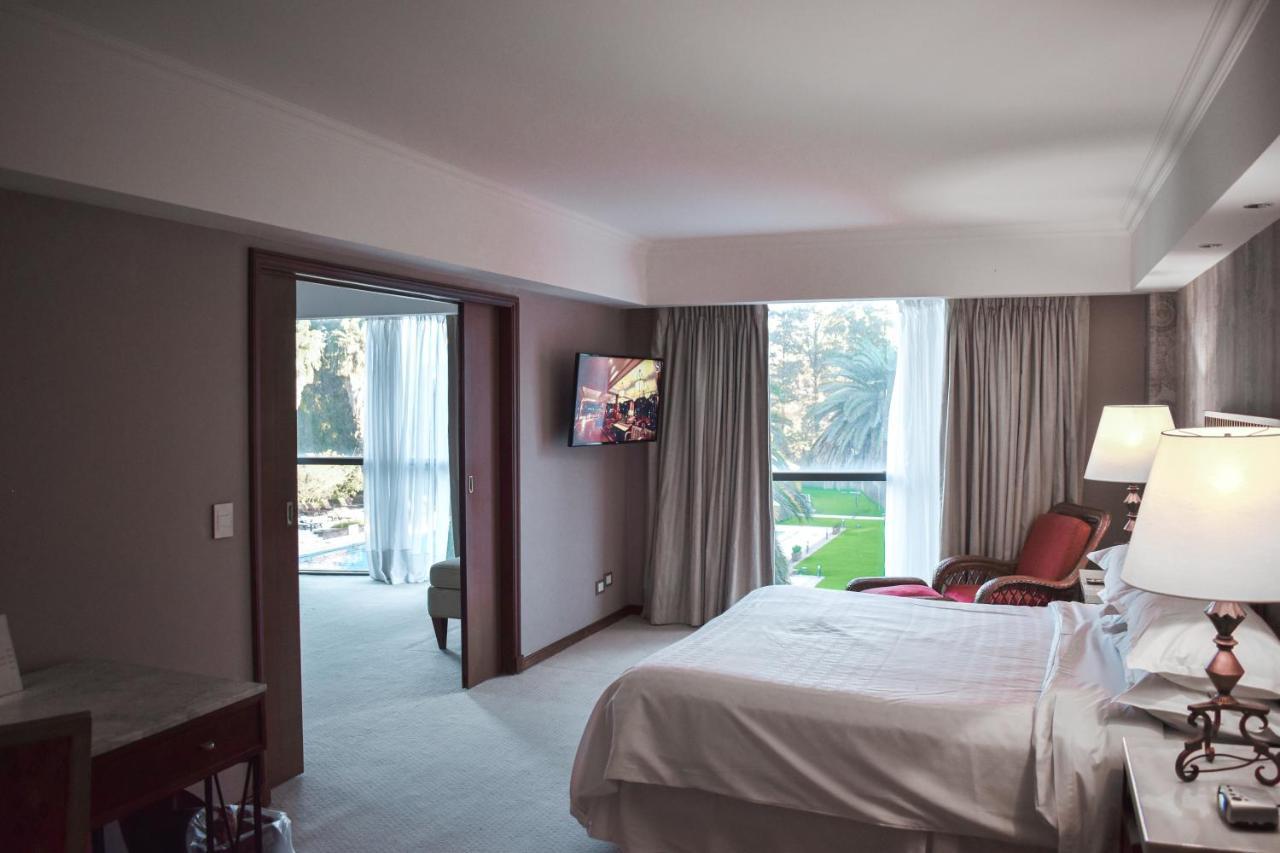 Sheraton Pilar Hotel & Convention Center Buitenkant foto
