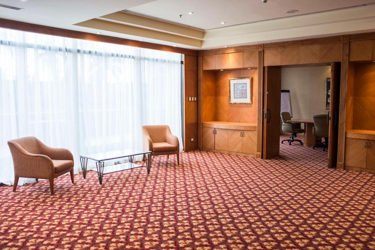 Sheraton Pilar Hotel & Convention Center Buitenkant foto